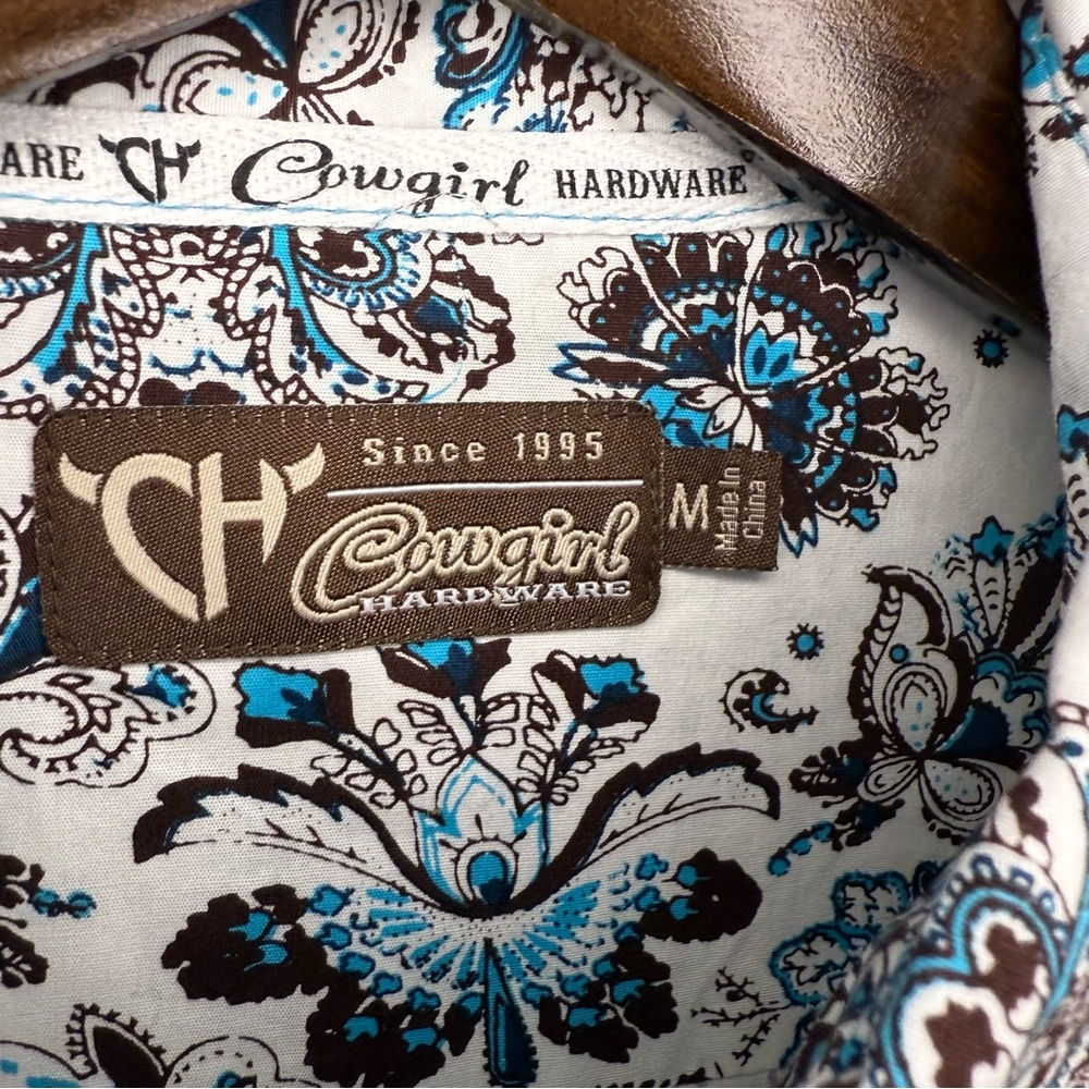 Cowgirl Hardware button shirt - Picture 4 of 9